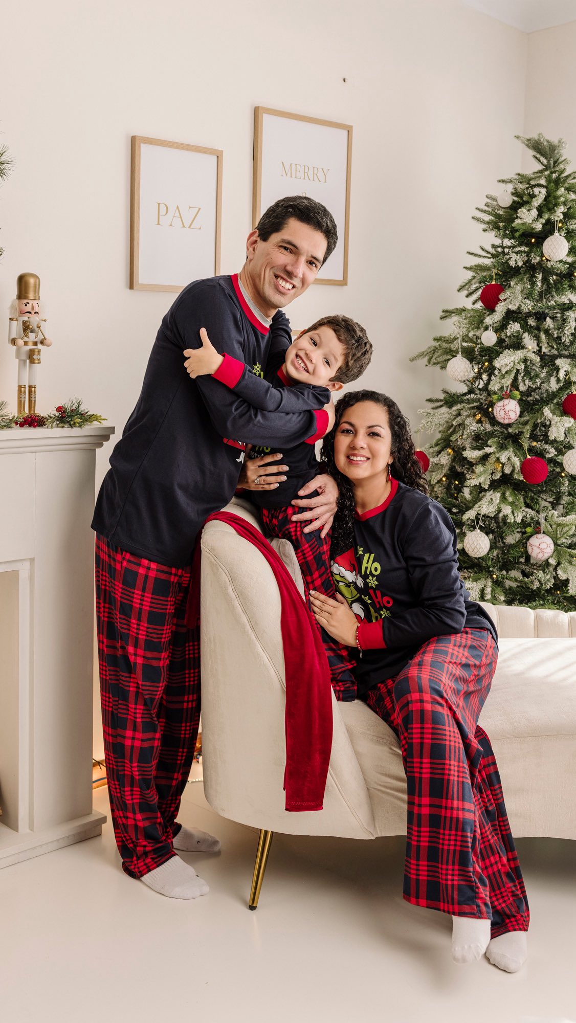 Sesiones Navideñas 2025 
Cupos limitados. Separa  el tuyo ahora.