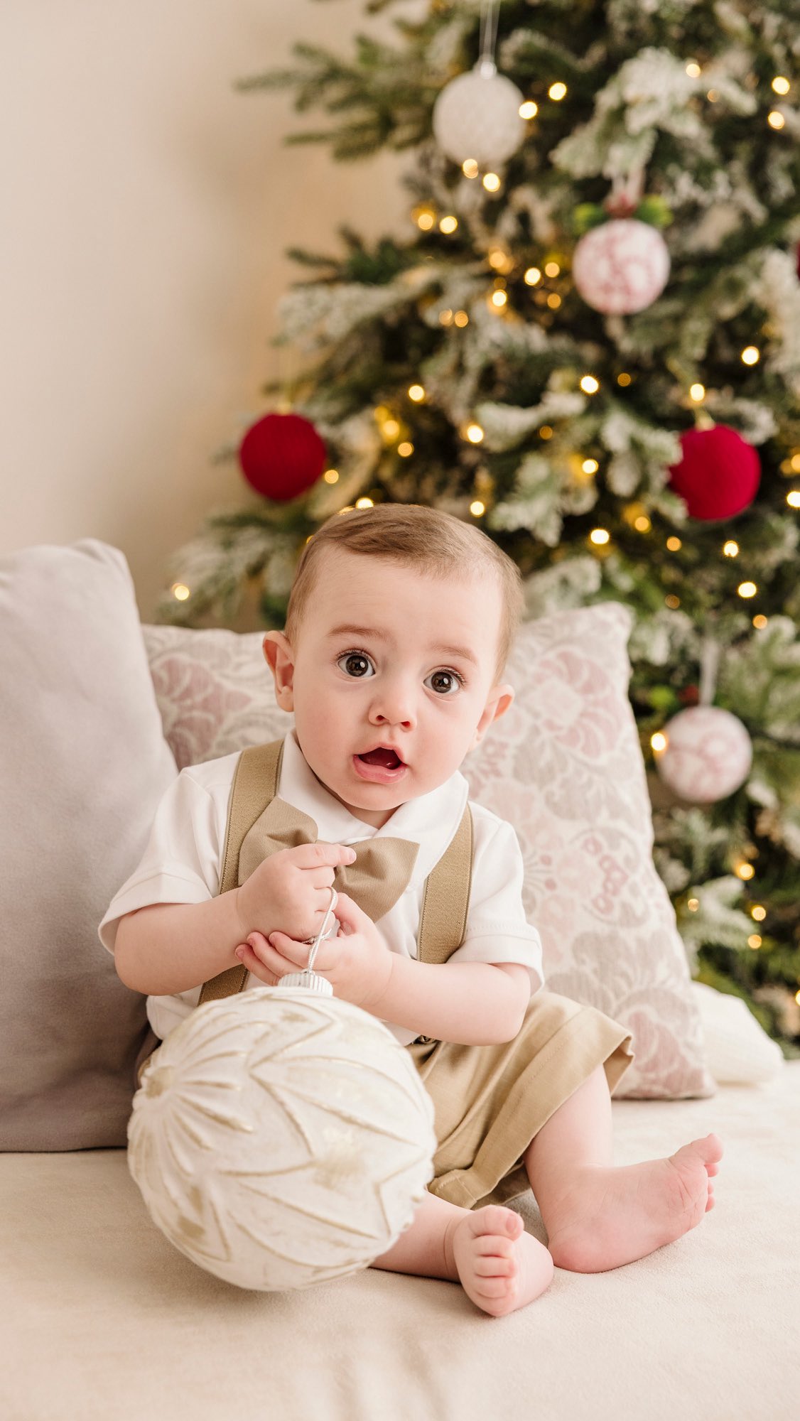 🎅✨ ¡Santa ya está listo… y tú?
Después de un largo descanso, Santa despierta y se prepara para recibir a los peques en La Oficina de Santa 🎄

Risas, abrazos y mucha magia te esperan en esta mágica experiencia navideña en Tres Luces Fotografía.
No te quedes sin tu turno — los cupos son limitados y las fechas se llenan rapidísimo 💫

📍San Isidro, Lima
📸 Reserva en 👉 www.tresluces.pe/sesiones-navidad/#navidadconsanta

#SesionesNavideñas #SantaEnLima #TresLucesFotografía #Navidad2025 #FotografiaNavideña #NavidadEnFamilia #SesionesConSanta #LaOficinaDeSanta #FotosNavideñas #LimaPerú