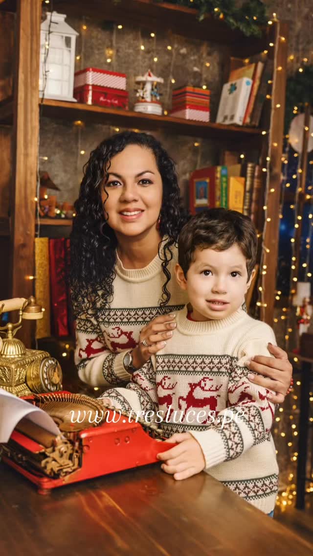 ✨ Vive la magia de la Navidad en Tres Luces ✨

Guarda recuerdos únicos y vive la experiencia de nuestros tres escenarios navideños pensados para toda la familia 🎄
 
Tenemos sesiones con Santa y sesiones sin Santa en nuestros mágicos escenarios.

📸 La Oficina de Santa — Mágico, interactivo y con muchos detalles.
🎁 Boulevard Cascanueces — La perfecta postal navideña de tu peque.
🌟 Luz de Navidad — Amplio, elegante y lleno de luz

Cada sesión está diseñada para capturar la alegría, conexión y magia de esta temporada, con una experiencia fotográfica única que disfrutarás junto a los tuyos.

🎅✨ Reserva tu sesión en 👉 www.tresluces.pe/sesiones-navidad

📍 Estudio en San Isidro, Lima – cupos limitados
#SesionesNavideñas #FotografíaNavideña #TresLuces #FotosDeNavidad #NavidadEnFamilia #FotografíaEnLima #SantaEnLima #EstudioFotográficoLima #NavidadMágica