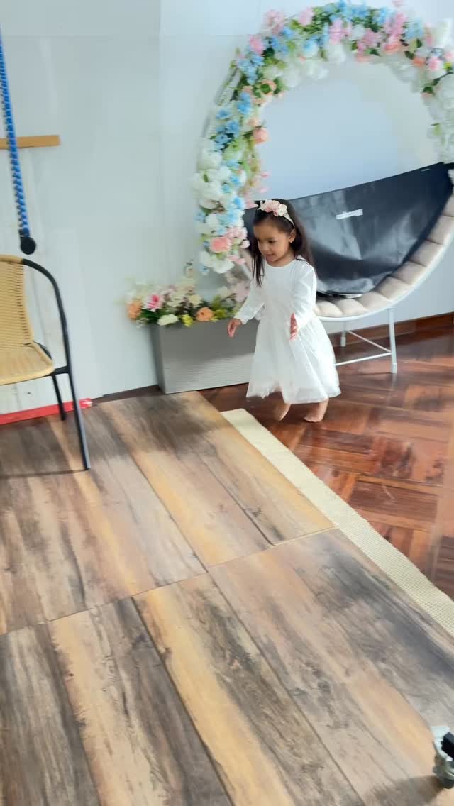 A veces no se trata de posar…
se trata de ese momento en el que corren a abrazarse 🤍

Sesiones ✨
llenas de emoción real y recuerdos que se quedan para siempre

Arrancamos con las minis del Día de la Madre 🤍

Fechas disponibles:
✨ 25 y 26 de abril
✨ 2 y 3 de mayo

Cupos limitados
Si quieres info, escríbeme “MAMÁ” por DM ✨

#DiaDeLaMadre
#SesionDiaDeLaMadre
#VidaDeMama
#MamaPrimeriza
#SesionesLima